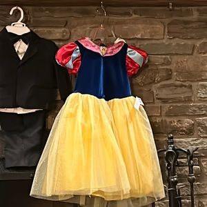 Disney Snow White dress size 4/5. Brand new with tags